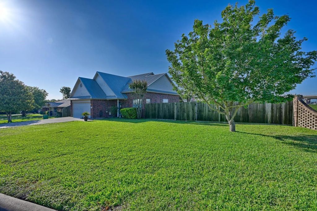 1200 Cheyenne Drive, Brenham