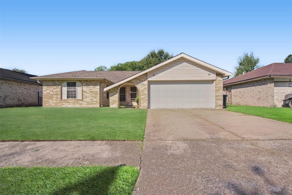 1323 Castle Glen Drive, Houston