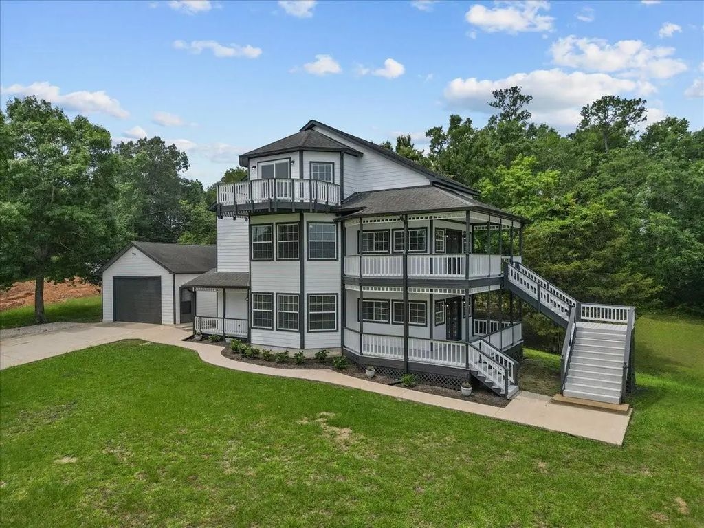 401 Paradise Drive, Coldspring