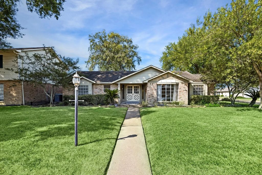 11302 Brighton Lane, Meadows Place