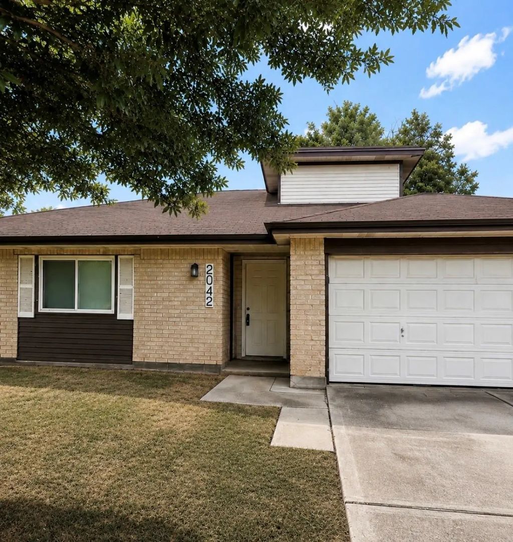 2042 Bridge Cross Lane, Houston