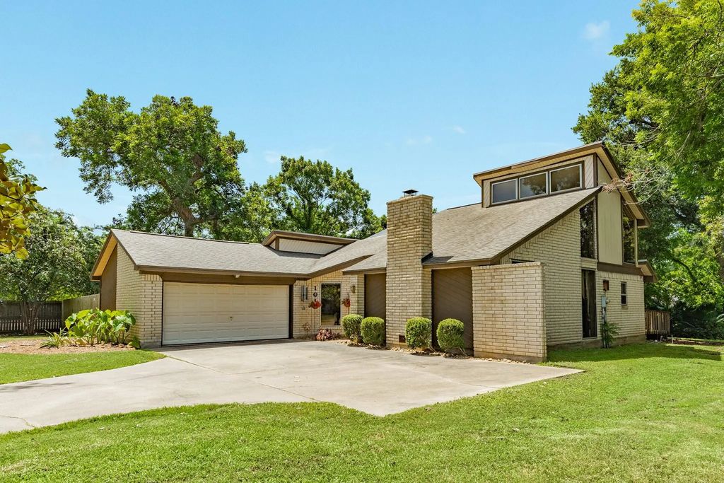 101 Huckleberry Drive, Lake Jackson