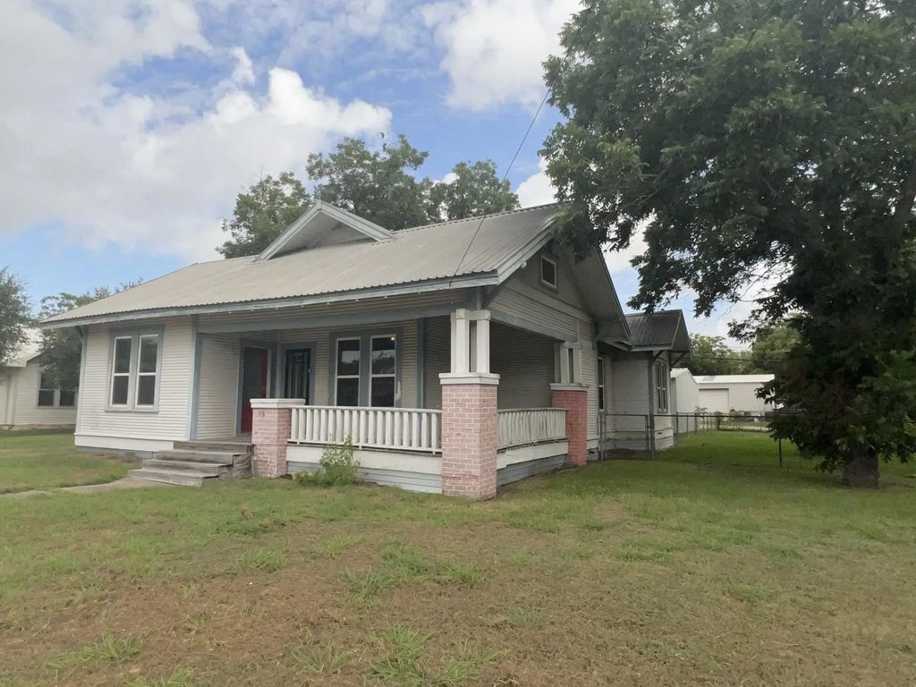 115 Summit Street, Schulenburg
