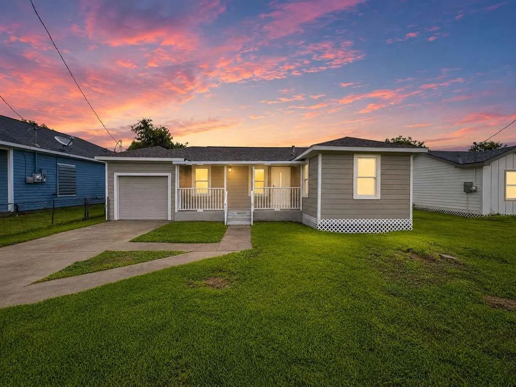 121 Lake Road, La Marque