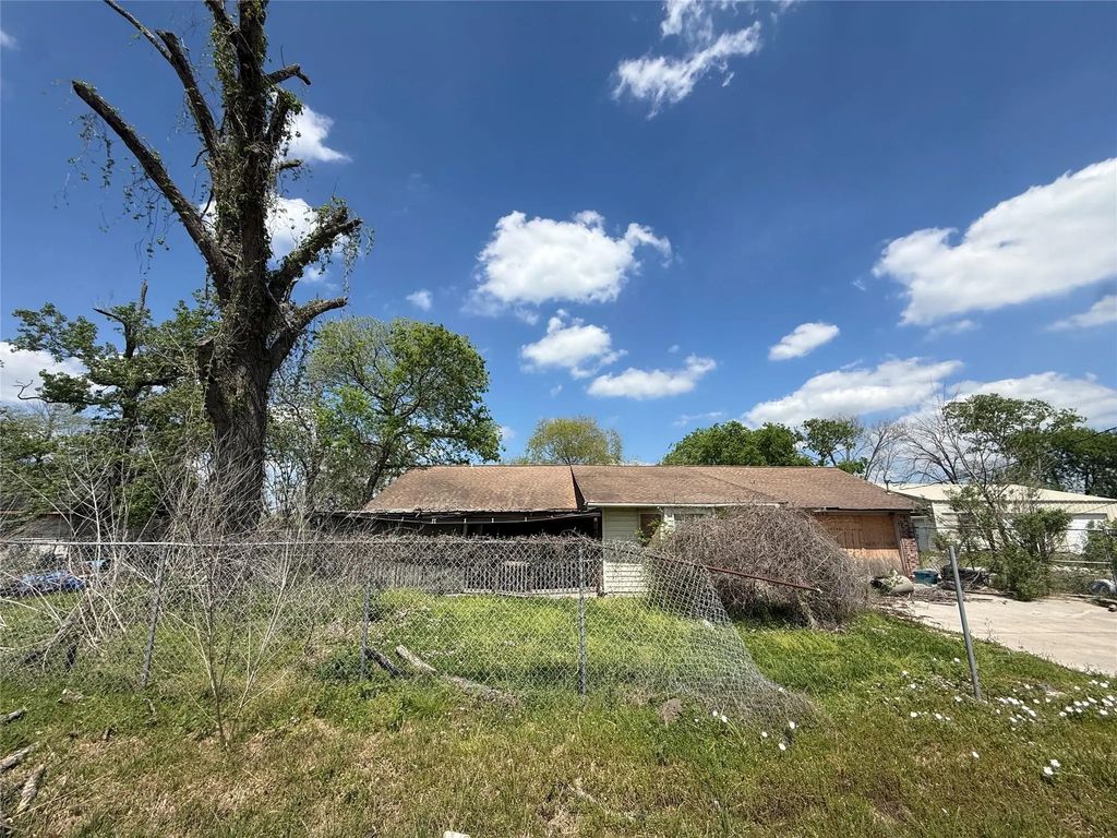 16127 Long Road, Houston