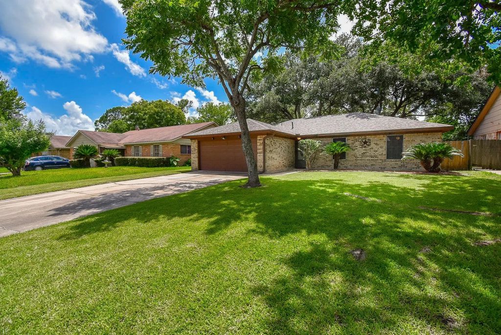 2014 Jones Street, Rosenberg