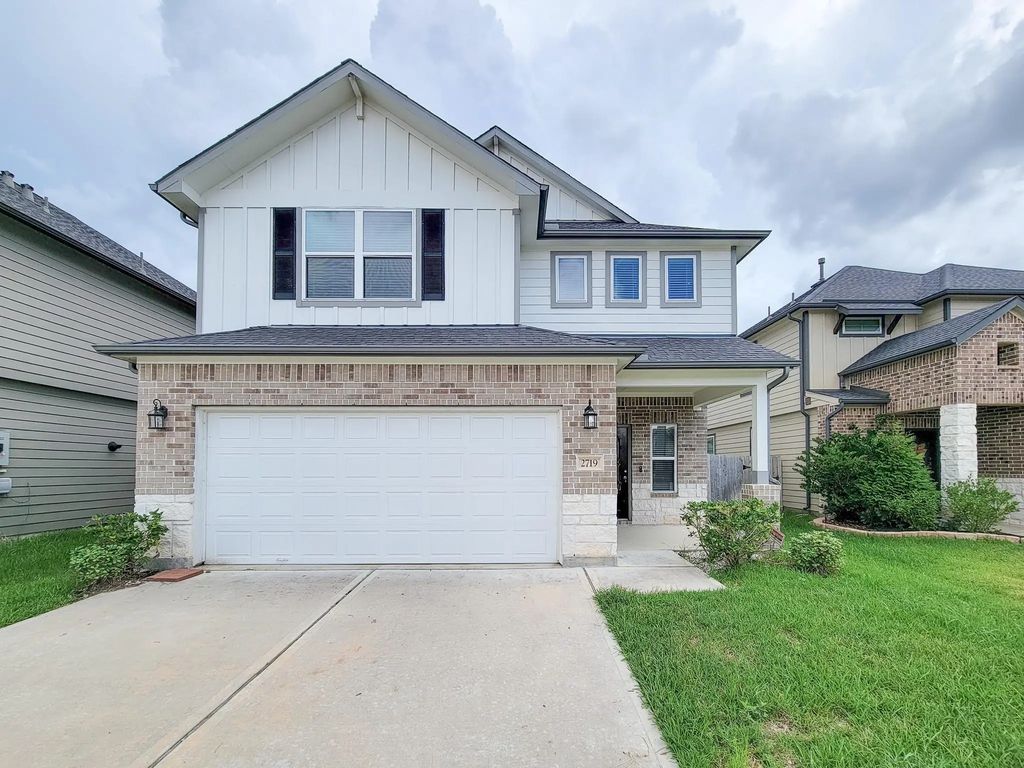 2719 Oakleaf Ash Lane, Fresno