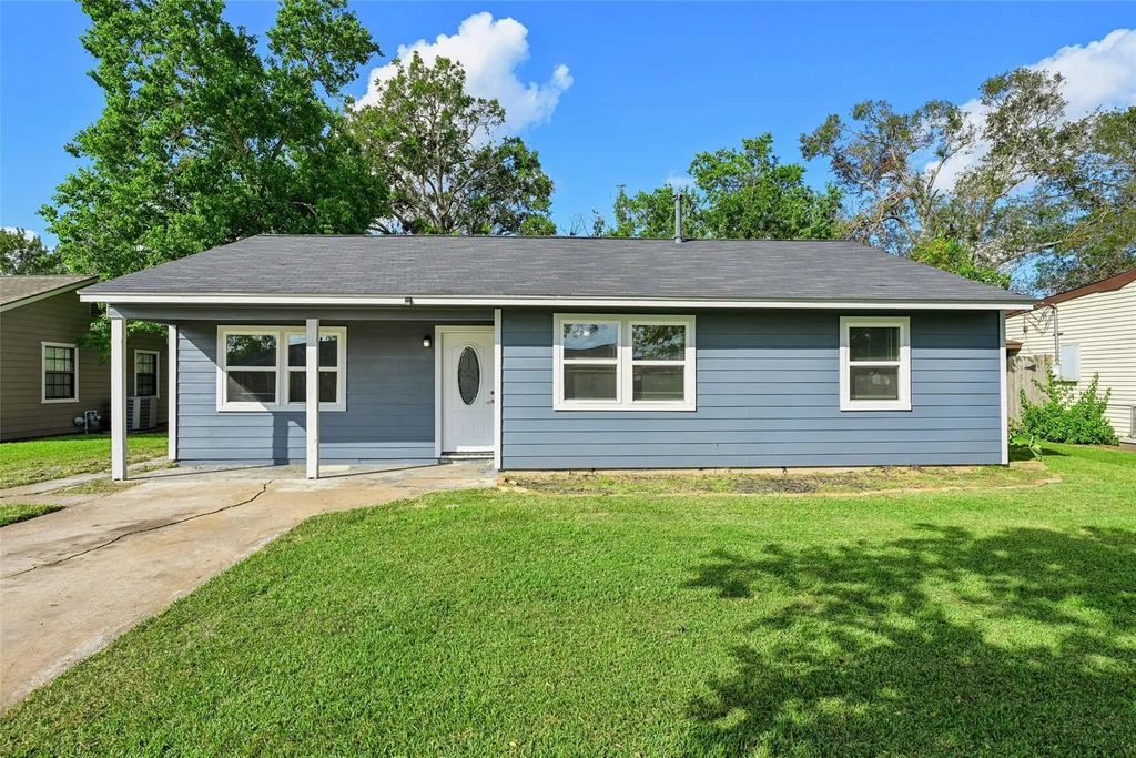 1109 San Felipe Street, Angleton