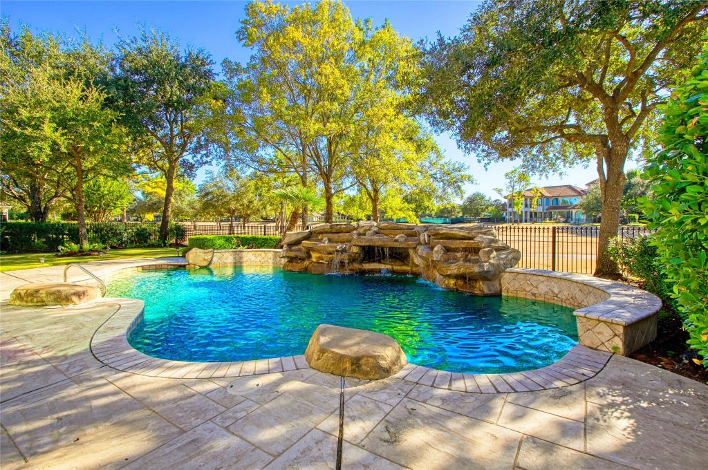 11615 Legend Manor Drive, Houston