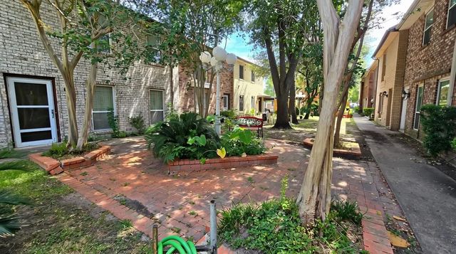 1403 Blalock Road 14, Houston