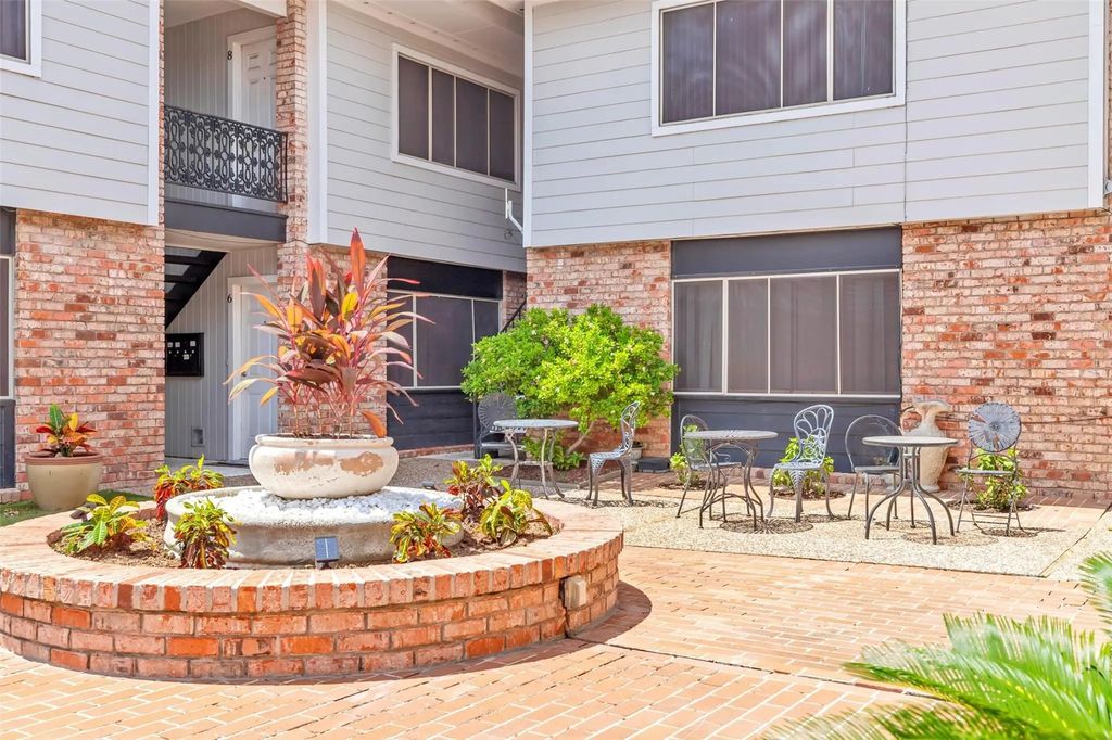 2011 Marshall Street 12, Houston