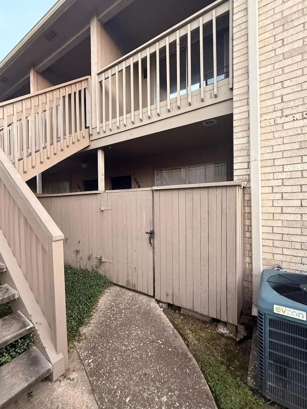 3919 Fairmont Parkway 209, Pasadena