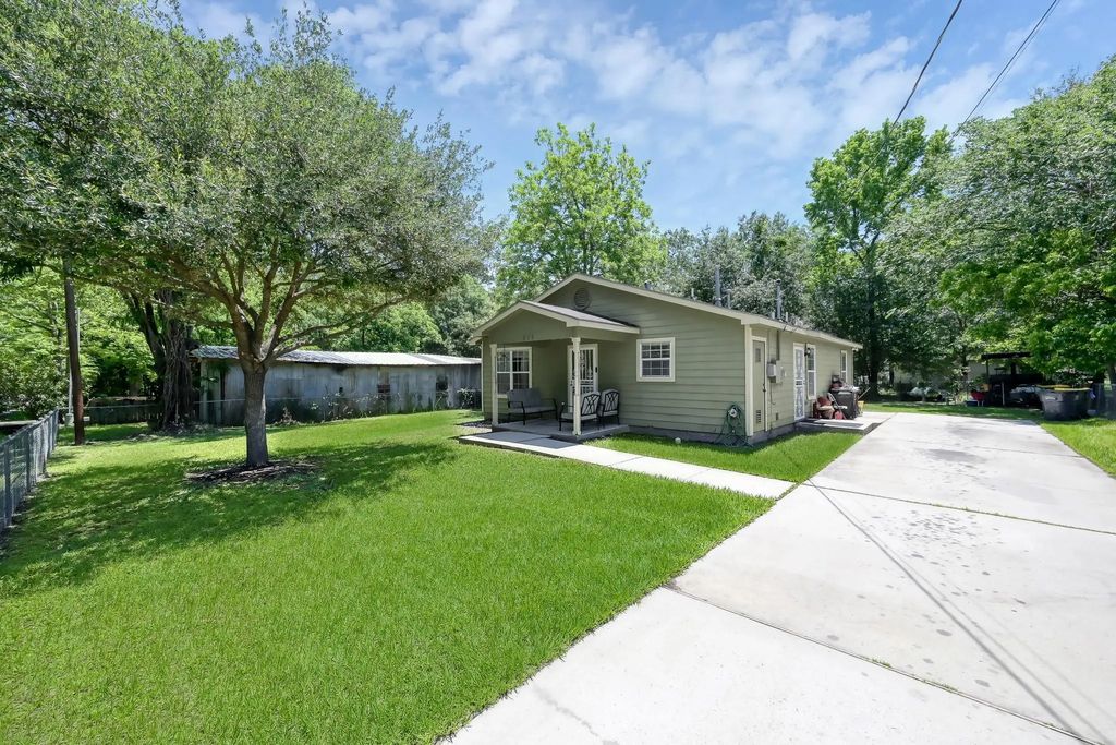 805 Webb Street, Conroe