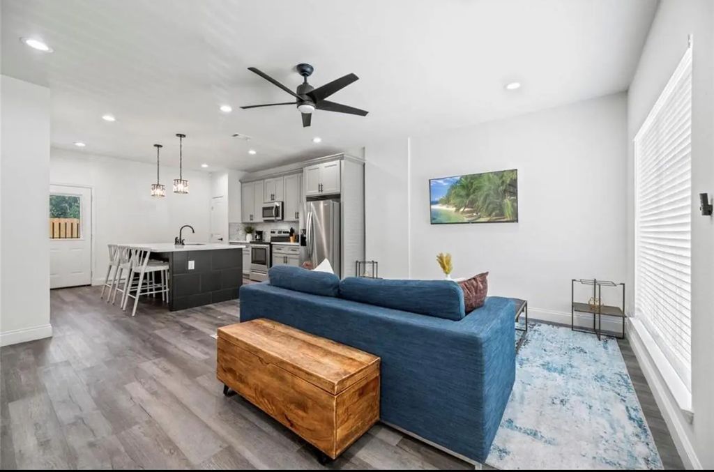 8634 Scott B Street, Houston