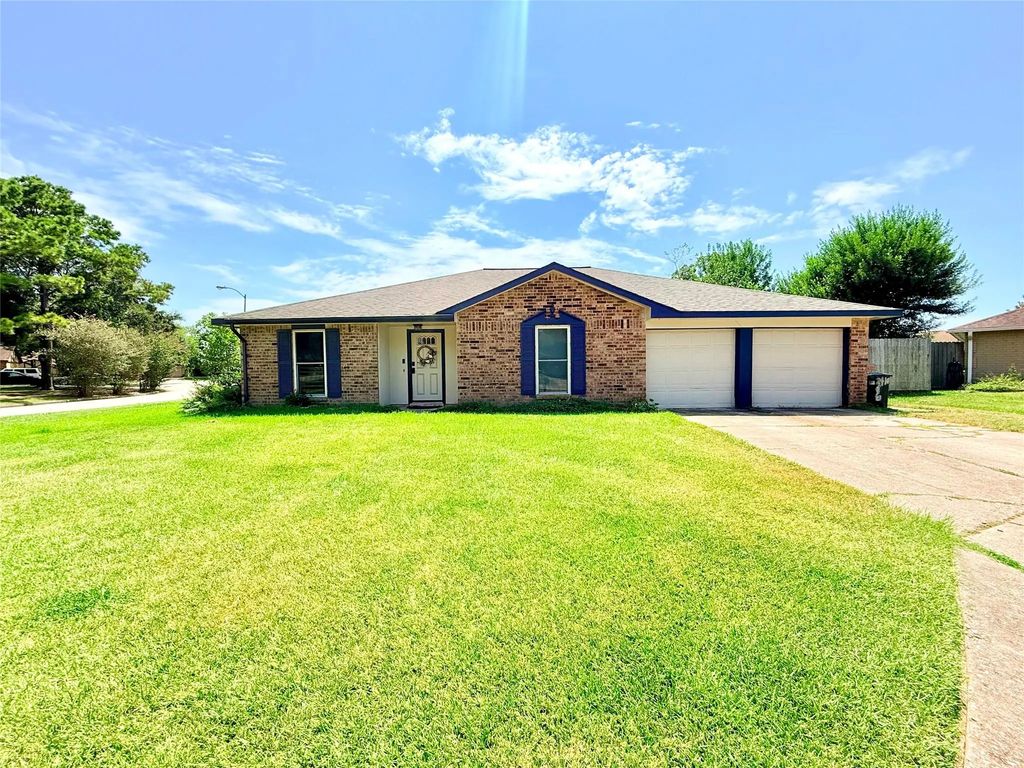 2410 Point Comfort Court, Webster
