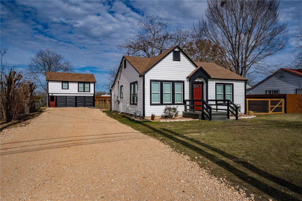 1413, 1415 Carroll Lane, La Grange