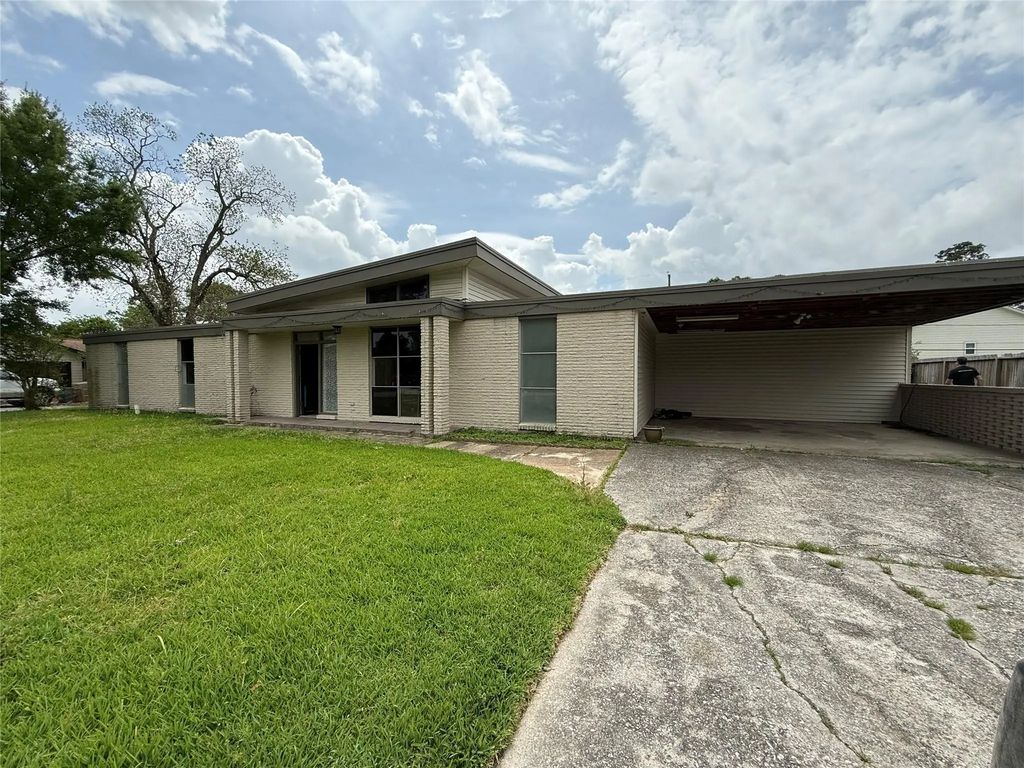 627 Baywood Street, La Porte