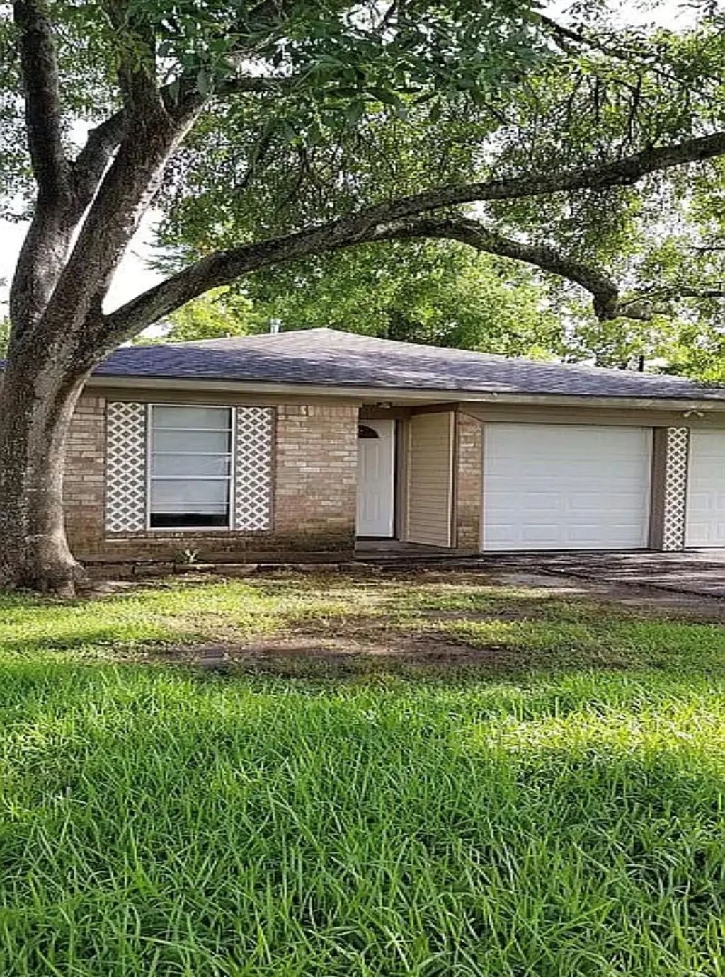 4605 37th Street, Dickinson