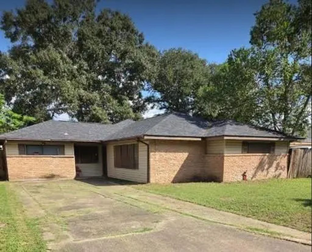1102 Woods Drive, Liberty