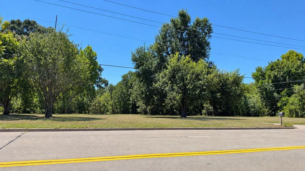 1005 Silverdale Drive, Conroe