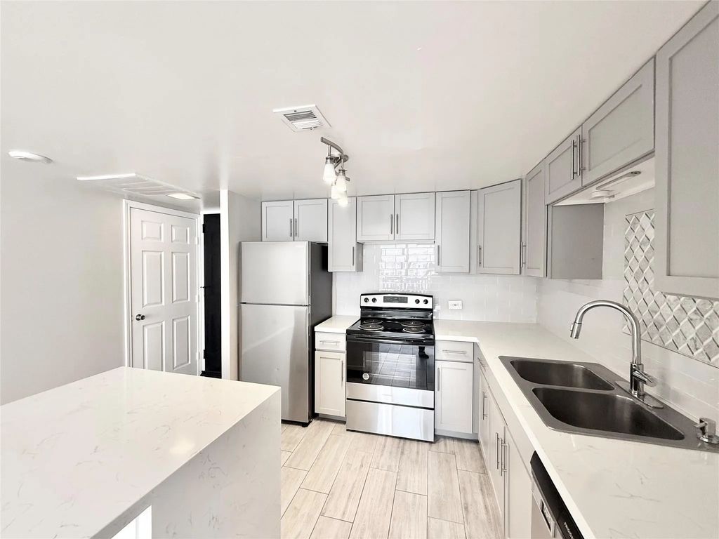 2016 Main Street 915, Houston