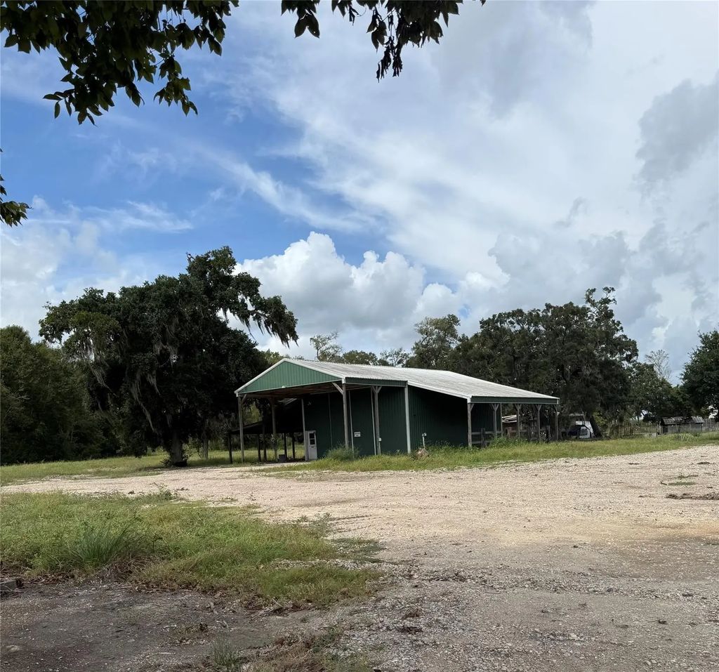 20432 Highway 35, Sweeny