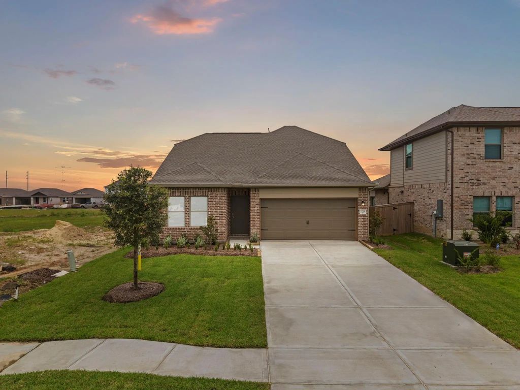 2018 Starlight Street, Angleton