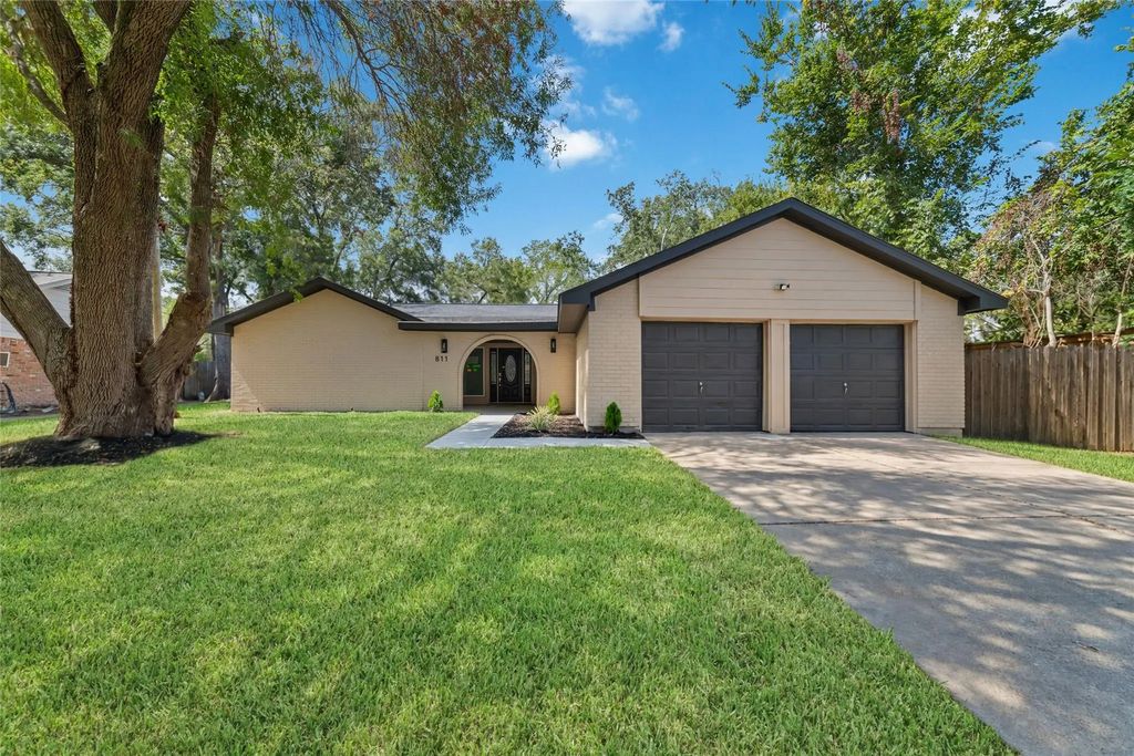 811 Timber Cove Drive, Seabrook