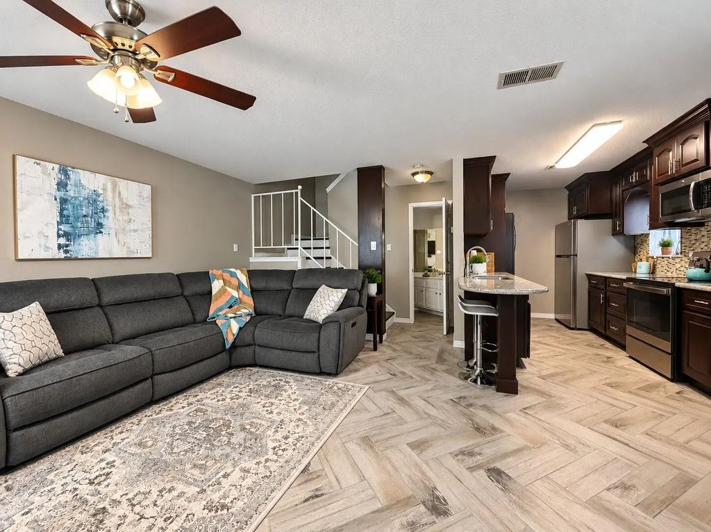 18800 Egret Bay Boulevard 703, Webster