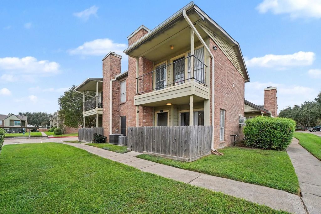 18800 Egret Bay Boulevard 703, Webster