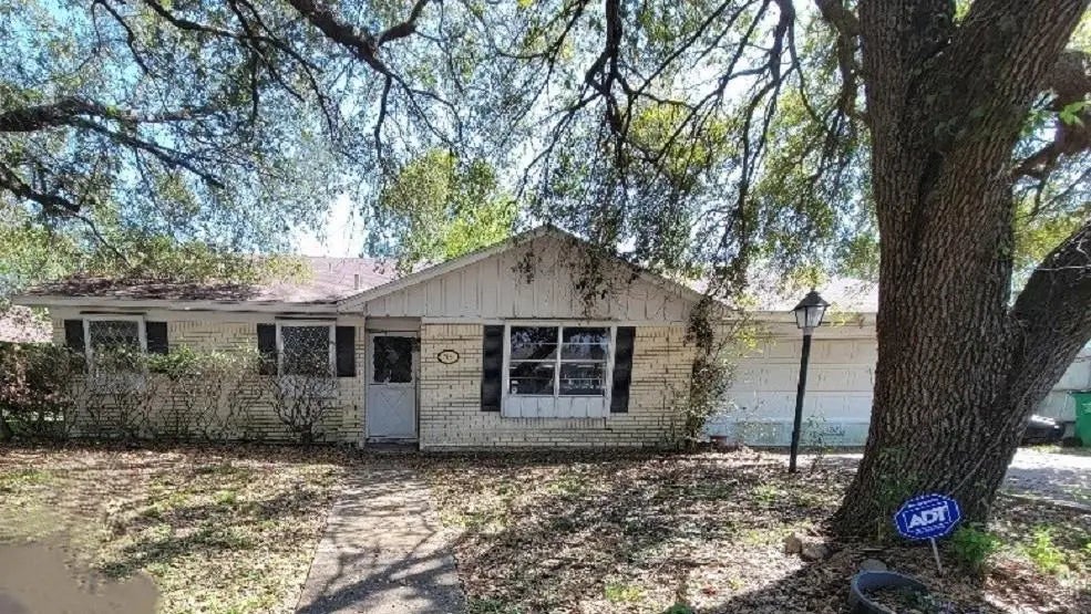 705 Inwood Drive, Baytown