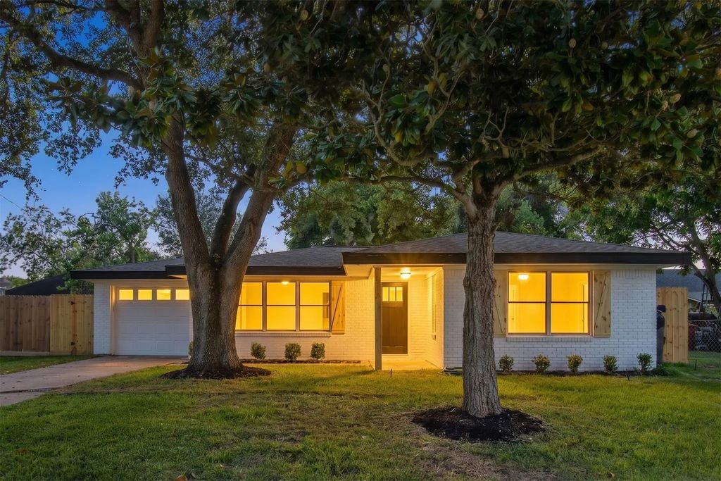 316 S Noble Road, Texas City