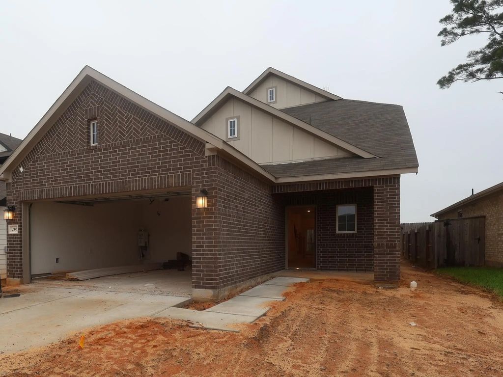 240 Hazy Pines Lane, Willis