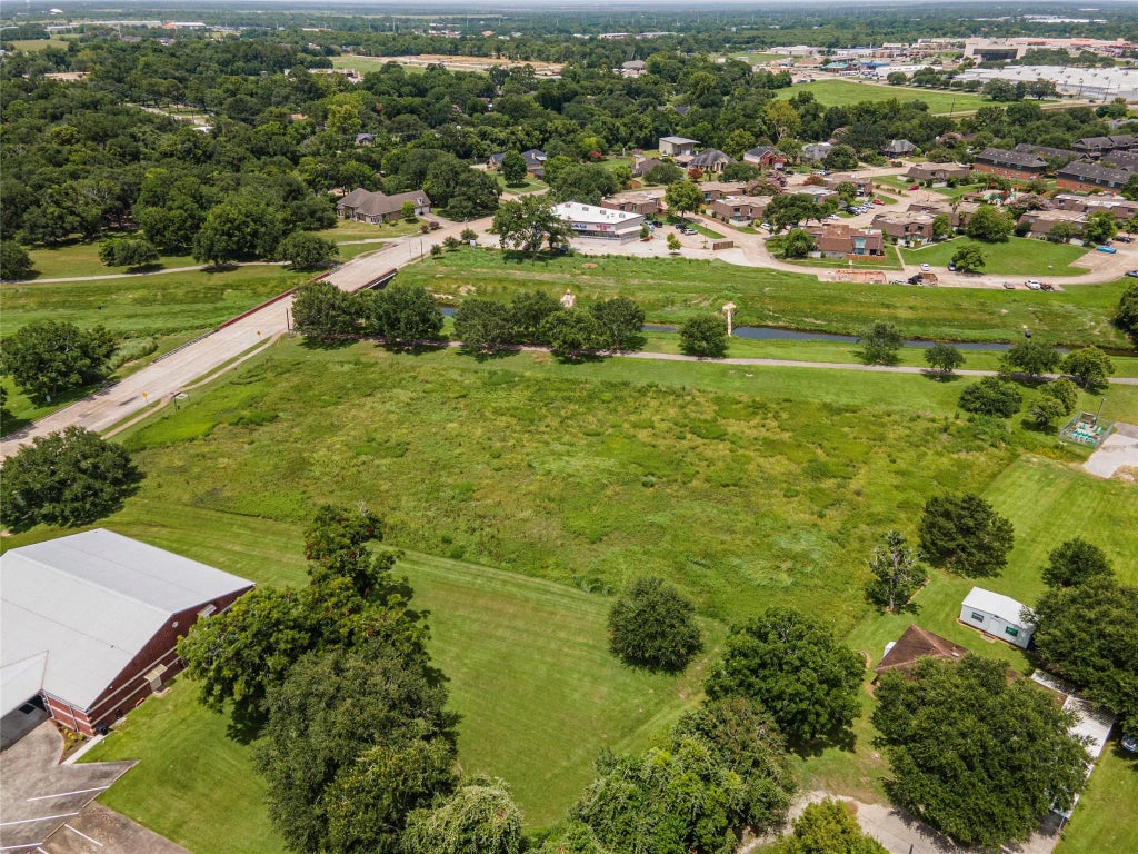 650 E Adoue Street, Alvin