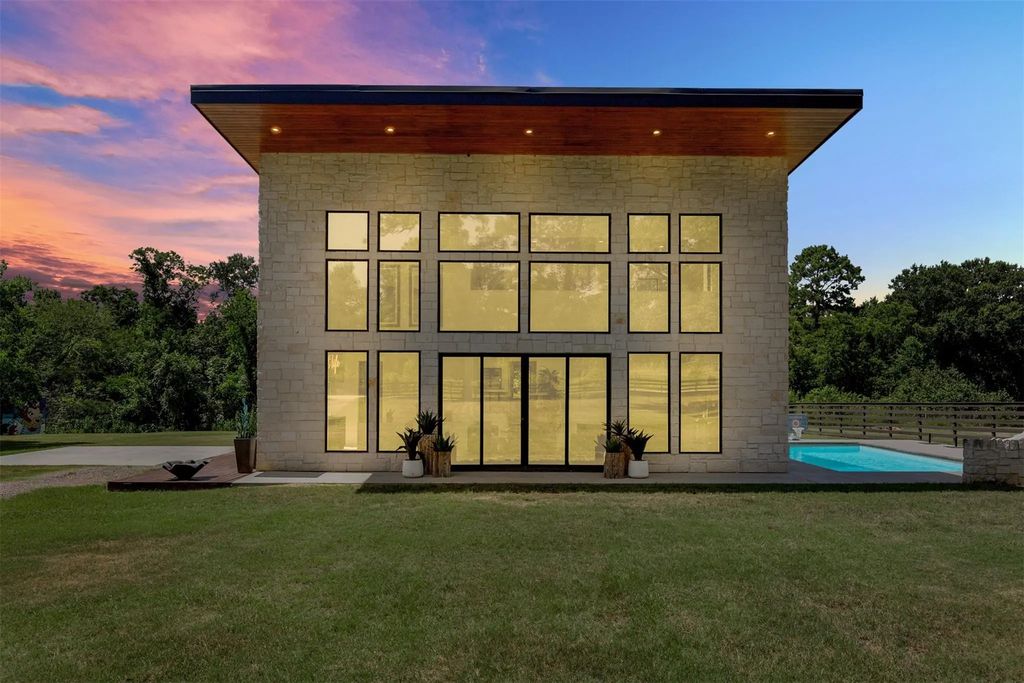 10429 Longstreet Road, Willis