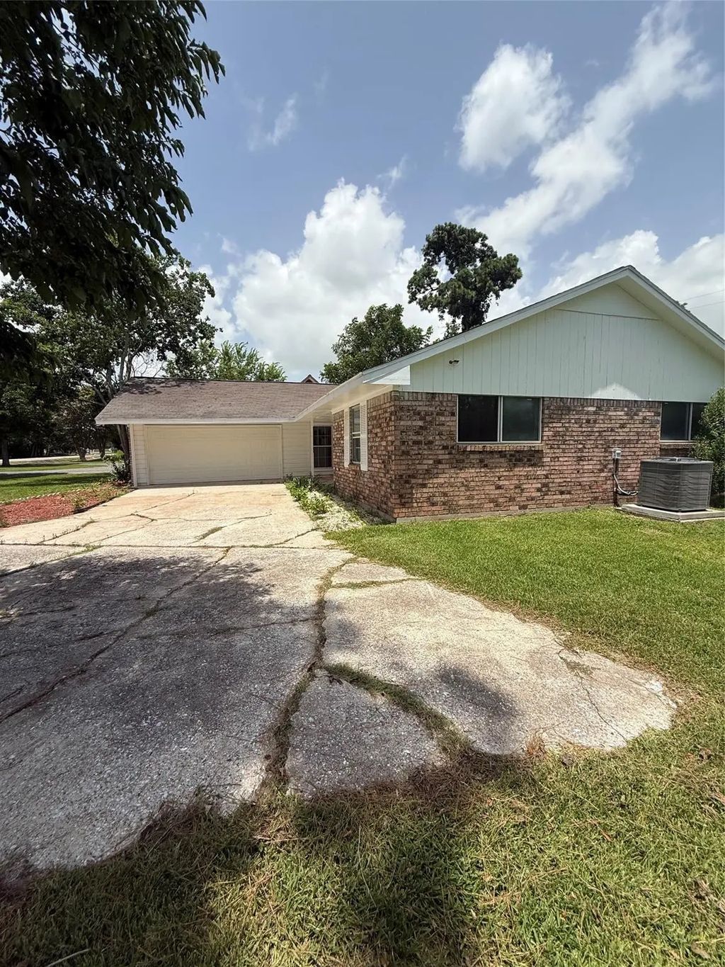 626 Shore Acres Boulevard, La Porte
