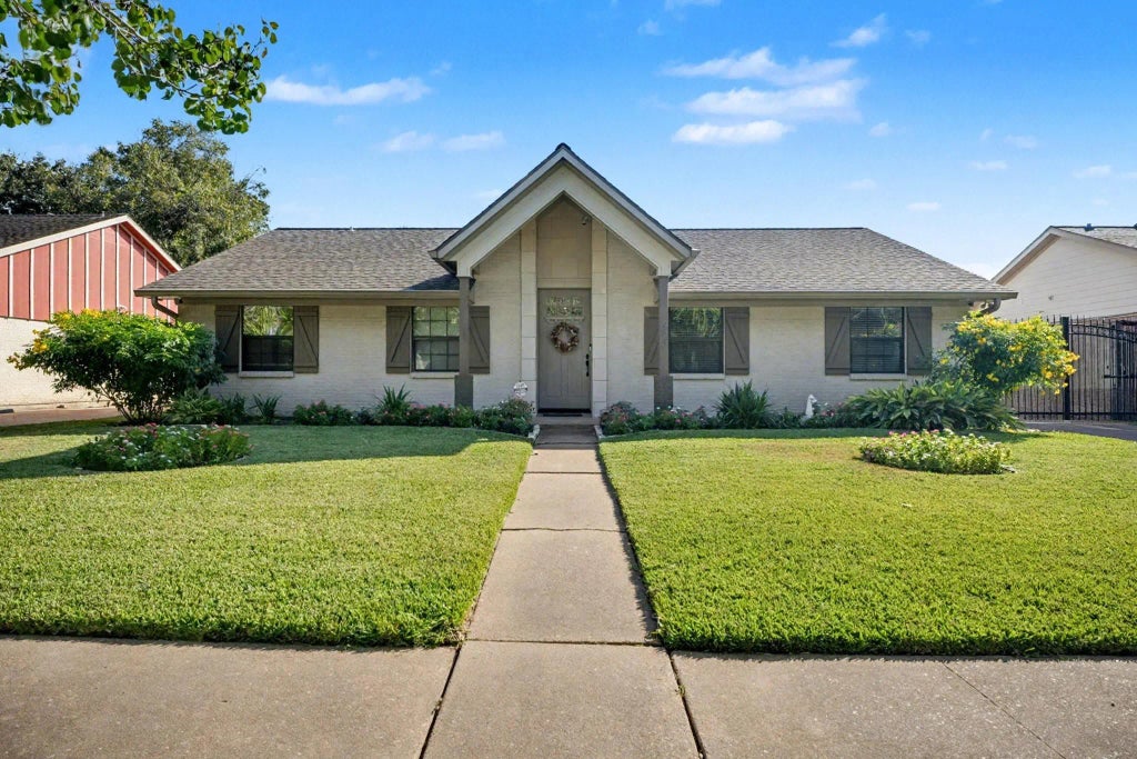 8515 Edgemoor Drive, Houston