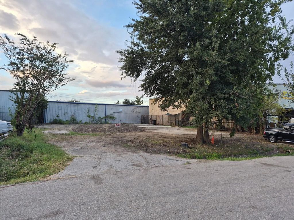 8710 Daffodil Street, Houston