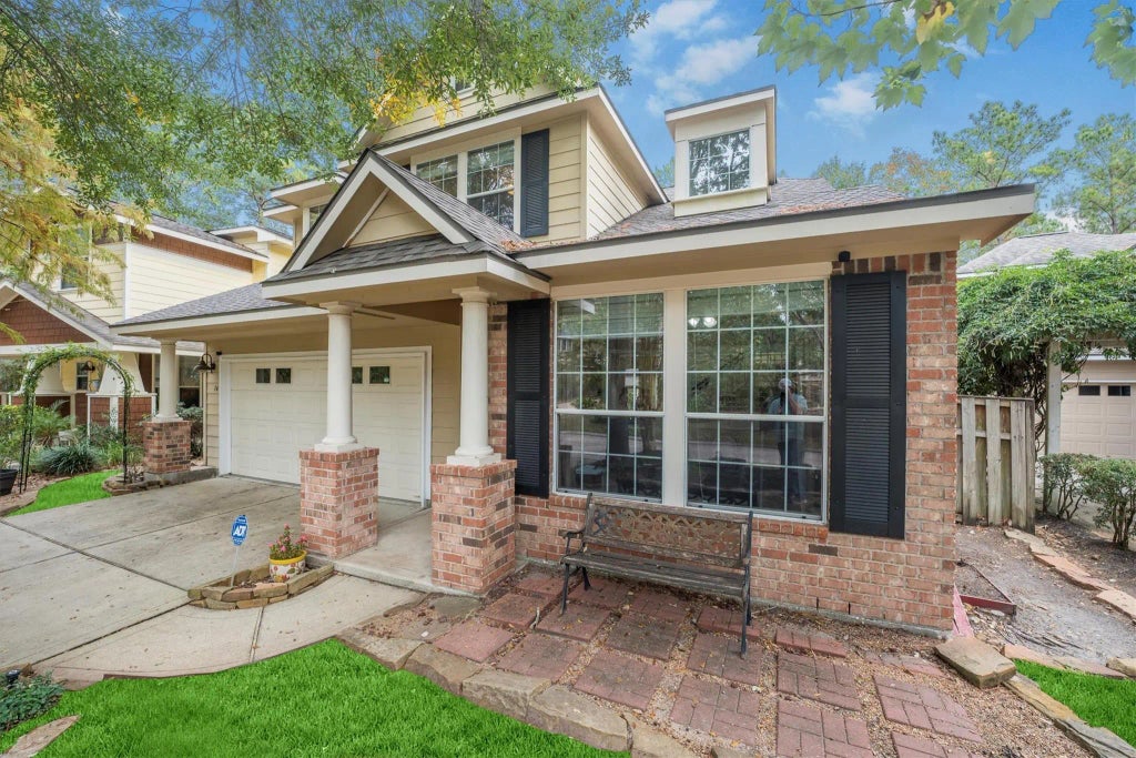 14 N Flickering Sun Circle, The Woodlands