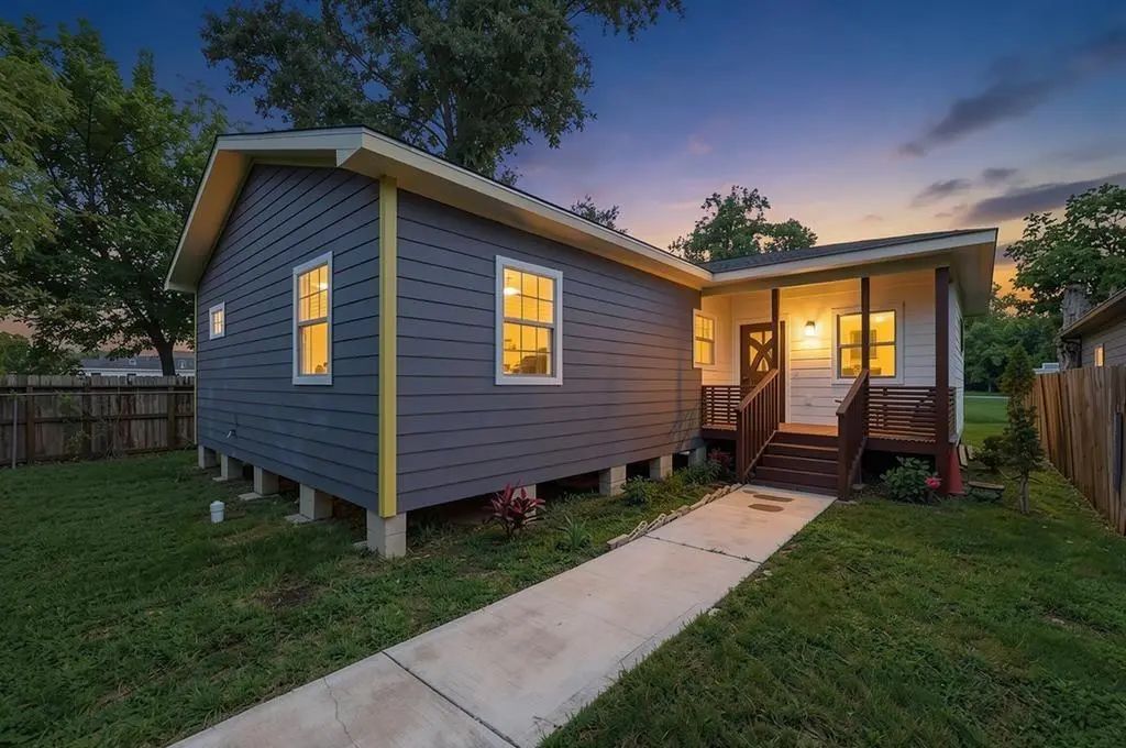 6731 Couch Street, Houston