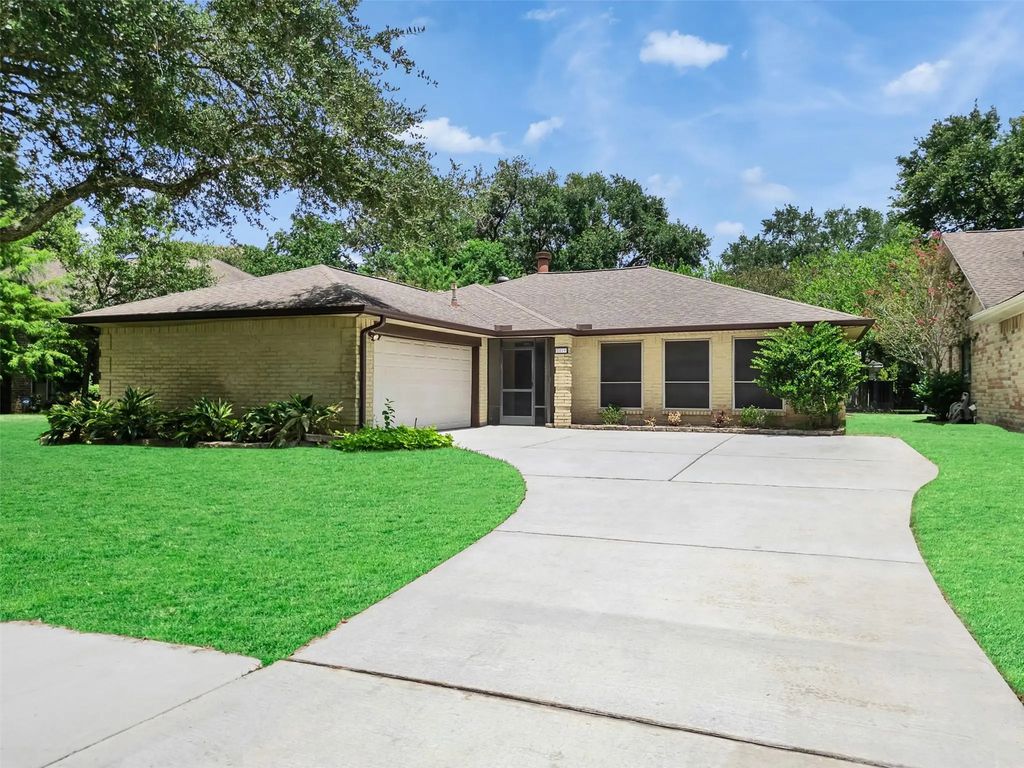 2819 Poplar Creek Lane, Pearland