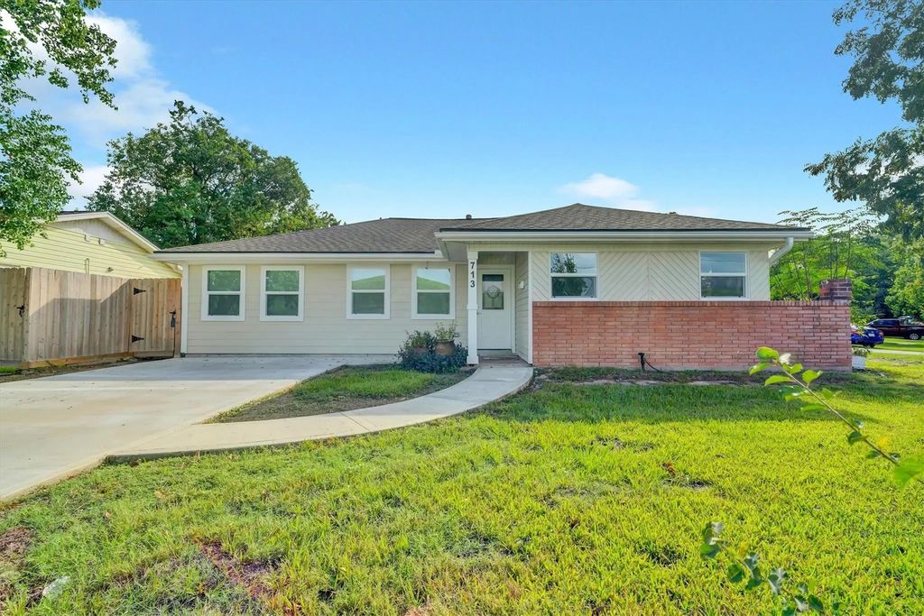 713 Scarborough Lane, Pasadena