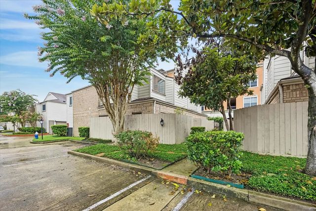 1829 Augusta Drive 19, Houston