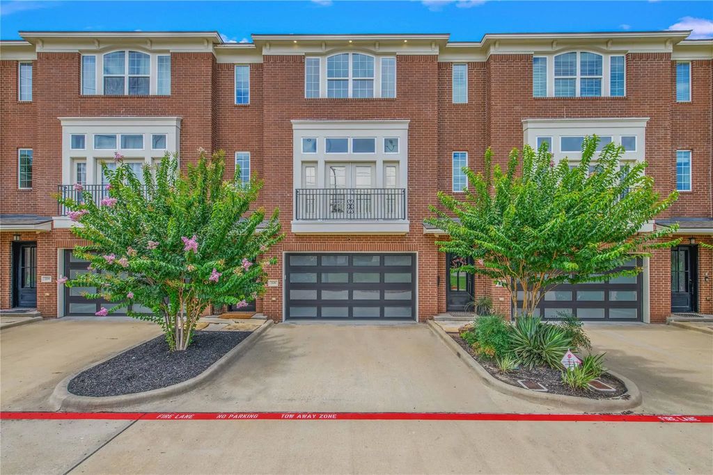 206 Tarrow, College Station