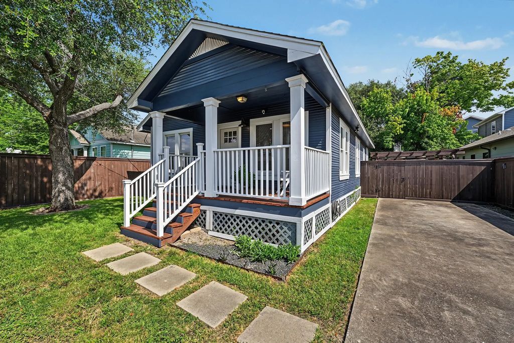 1721 Airline Drive, Houston