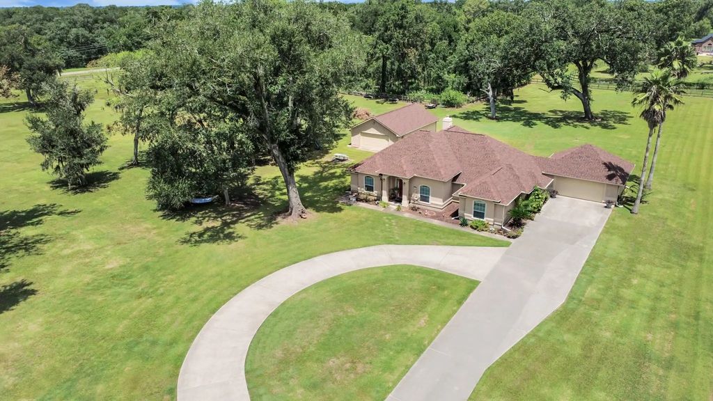 1102 W Point Drive, Rosharon