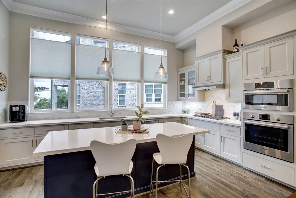 6068 Kansas Street, Houston