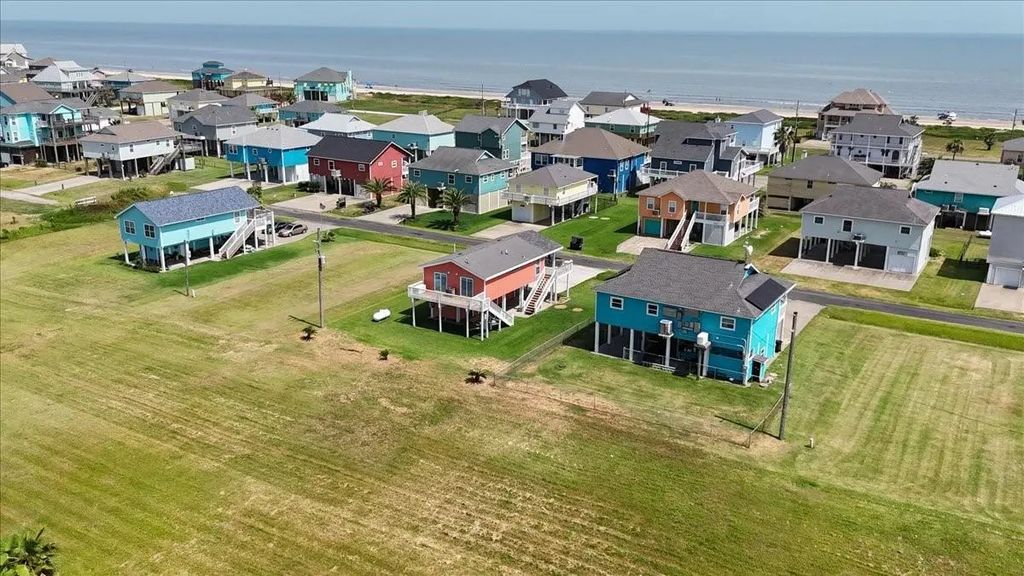 3343 Pirates Cove, Crystal Beach