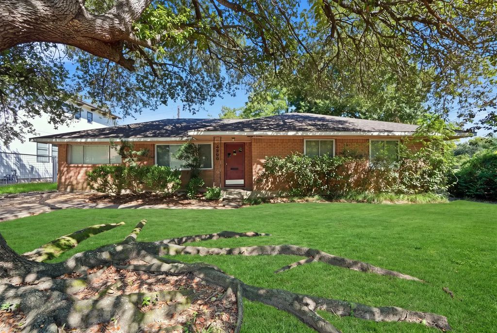 4300 Compton Circle, Bellaire