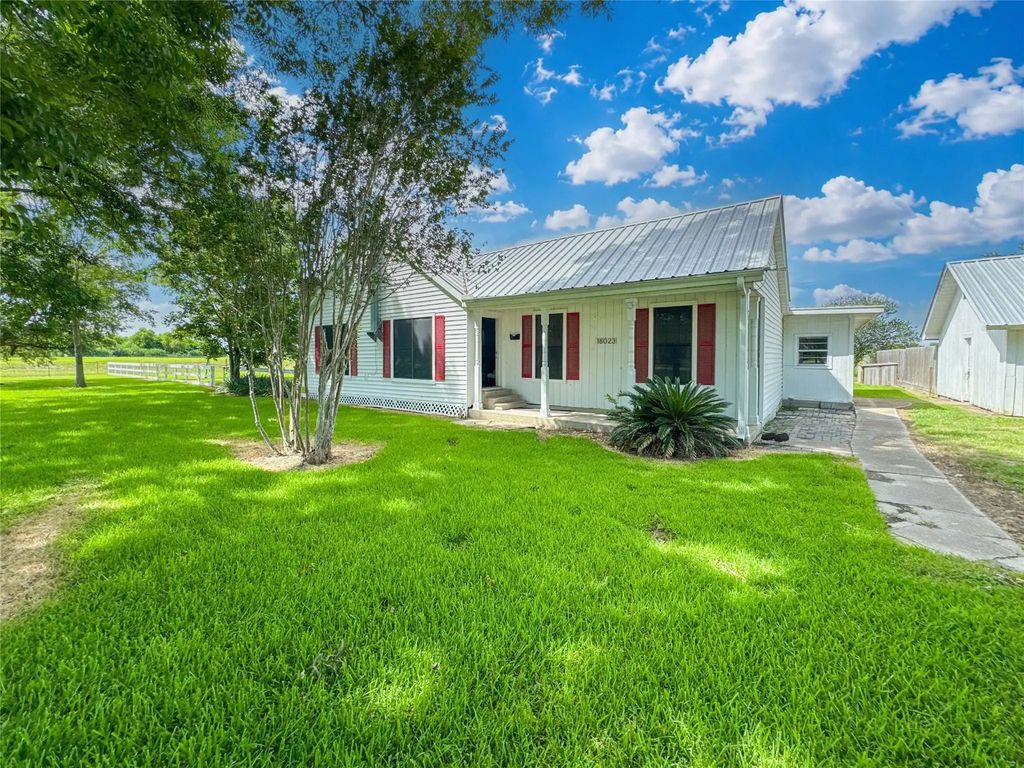 18027 W Clover Lane, Alvin